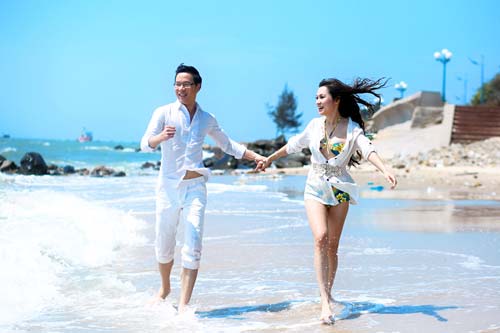 MC Anh Quân và Kavie Trần nồng nàn trên biển vắng - 6