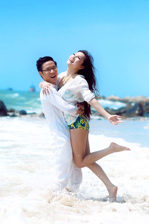 MC Anh Quân và Kavie Trần nồng nàn trên biển vắng - 9