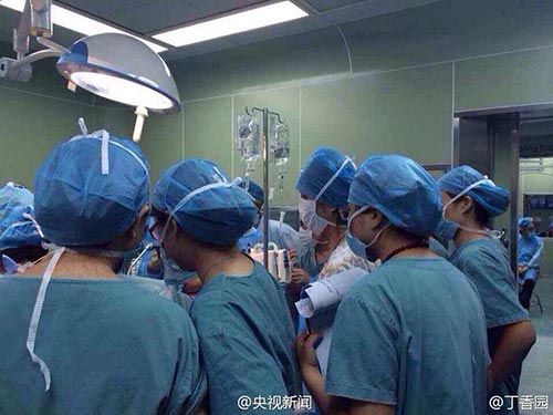 Truyền 53 túi máu cứu mẹ bầu tắc mạch ối - 2
