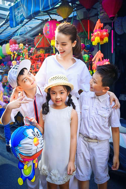 Yến Trang đón trung thu sớm cùng học trò cưng - 4