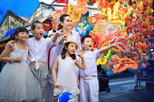 Yến Trang đón trung thu sớm cùng học trò cưng - 5