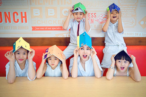 Yến Trang đón trung thu sớm cùng học trò cưng - 7