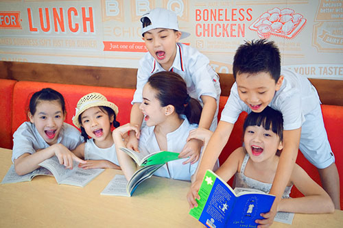 Yến Trang đón trung thu sớm cùng học trò cưng - 9