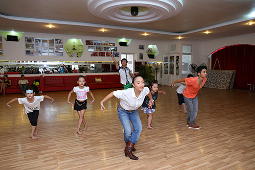 Đoan Trang quot;bỏ rơiquot; chồng Tây, chăm sóc học trò - 6