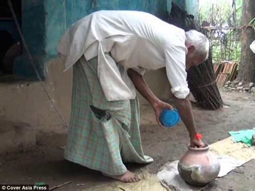 Con xích cha bị tâm thần suốt 20 năm vì nghèo - 2