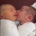 Làm mẹ - Bé mút má bạn chùn chụt vì đói