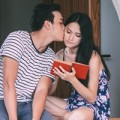 Làng sao - Hương Giang Idol được bạn diễn hôn lãng mạn