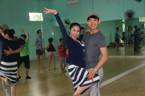 Ốc Thanh Vân bầu 4 tháng vẫn chăm chỉ luyện nhảy - 18
