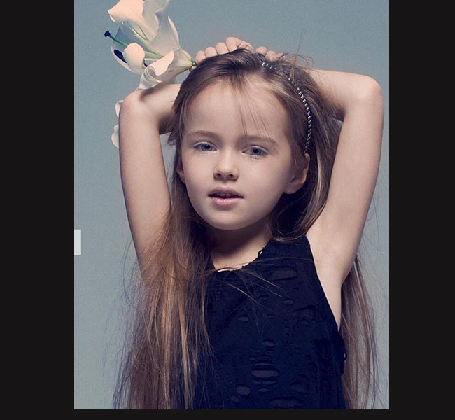 Tuổi nhỏ nhưng Kristina Pimenova có phong thái xuất thần và cách tạo dáng đầy chuyên nghiệp trong mỗi shot hình.
