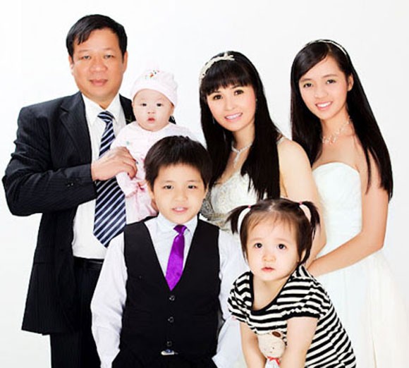 Những sao Việt sinh nhiều con nhất showbiz - 7
