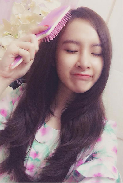 Hồ Quỳnh Hương âu yếm chú rùa cưng - 3
