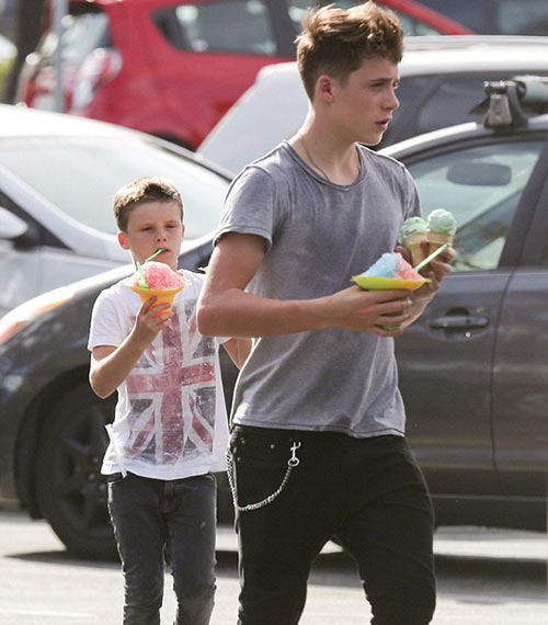 Brooklyn Beckham bình thản sau tin bạn gái có bồ - 1