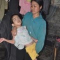 Tin tức - Đau lòng người mẹ trẻ nhìn con da bọc xương chờ chết