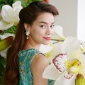 Làm đẹp - Hà Hồ đẹp như đóa hoa với thay đổi nhỏ khi make up