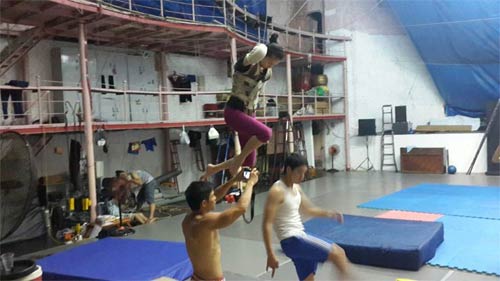 Hồ Quỳnh Hương âu yếm chú rùa cưng - 7