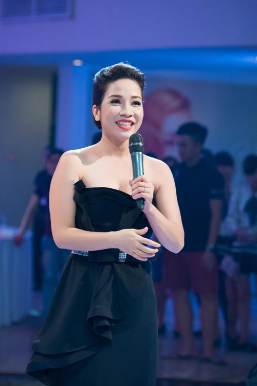 Mỹ Linh bất ngờ làm chủ hôn cho quot;đám cướiquot; Tú Anh - 12