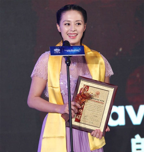Đồng Lệ Á quot;thắng đậmquot; tại Lễ trao giải Hoa Đỉnh - 8