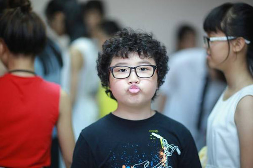 Đọ vẻ đẹp trai 2 hotboy nhí của 2 chương trình truyền hình - 5