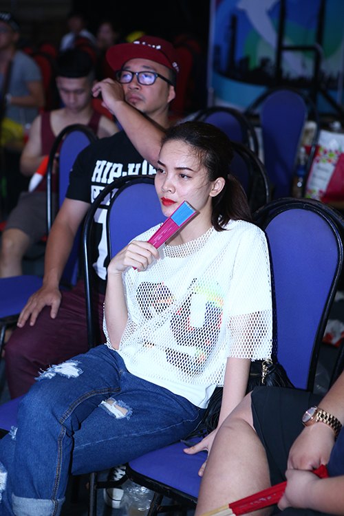 Đoan Trang, Khánh Thi lộ mặt mộc không son phấn - 9