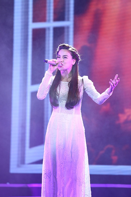 Hồng Nhung, Hà Hồ mặc áo dài khoe giọng mượt mà - 4
