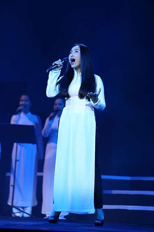 Hồng Nhung, Hà Hồ mặc áo dài khoe giọng mượt mà - 7