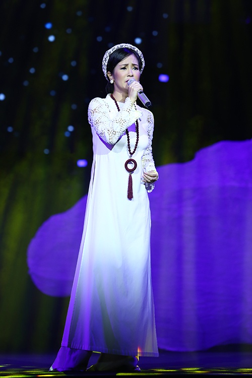 Hồng Nhung, Hà Hồ mặc áo dài khoe giọng mượt mà - 2