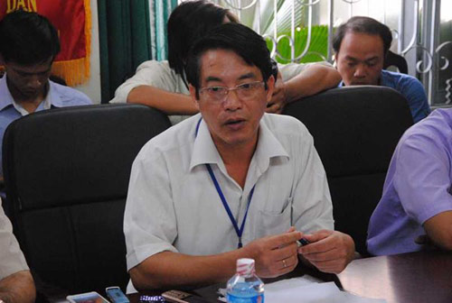 Mặc áo tang, mang di ảnh người chết “vây” sở y tế - 8