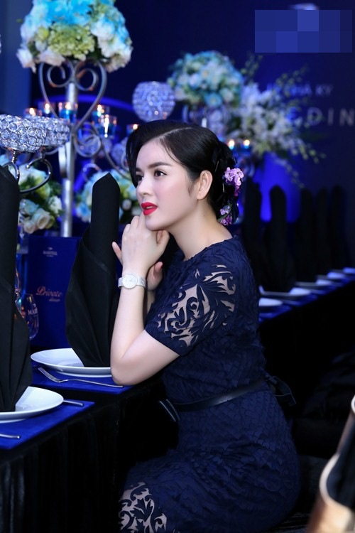 Lý Nhã Kỳ kiêu sa trong đêm tiệc tại nhà riêng - 2