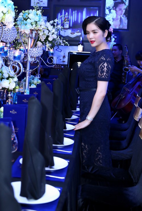 Lý Nhã Kỳ kiêu sa trong đêm tiệc tại nhà riêng - 4