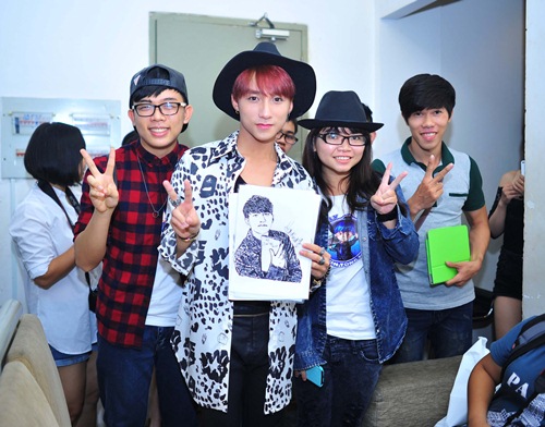 Sơn Tùng M-TP, Hồng Phước quot;gây bãoquot; với khán giả - 2