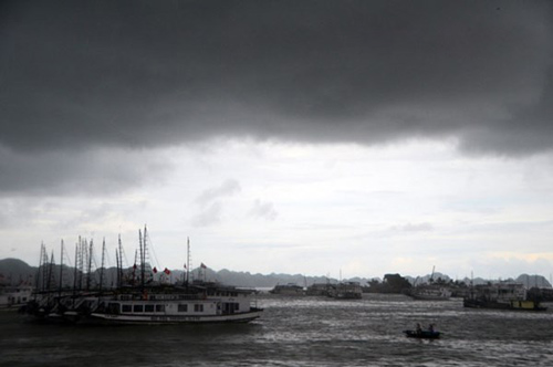 Đằng sau nguyên nhân dông lốc gây chìm 3 tàu du lịch ở vịnh Hạ Long - 2