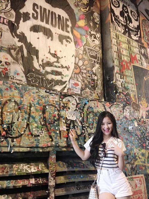 Hương Tràm tung tăng tại Mỹ sau scandal hở hang - 2