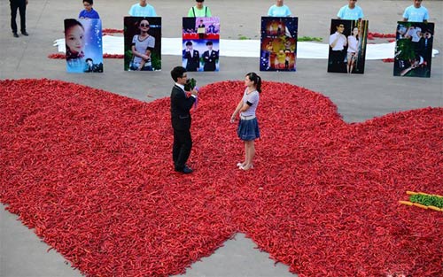 TQ: Chàng trai mang... ớt đi cầu hôn - 1