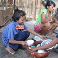 Gia đình phải bán đất đền tiếng oan ma cà rồng cho con