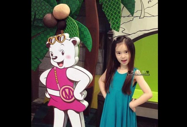 Rất nhiều cư dân mạng trên trang Baidu nhận xét Trung Quốc nên mời Woni đến làm mẫu nhí cho các sản phẩm thời trang dành cho trẻ em vì cô bé quá đáng yêu.
