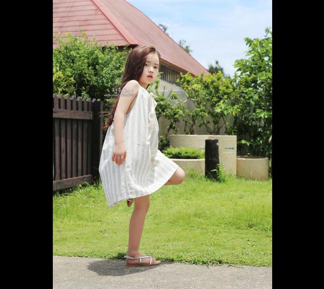 Jeong Wonhee đã không là cái tên xa lạ trong làng mẫu nhí Hàn Quốc cũng như cộng đồng Ulzzang (một nhóm những cô bé, cậu bé có vẻ bề ngoài xinh xắn, vượt trội do người hâm mộ bầu vào). Sinh năm 2007, năm nay mới chỉ 7 tuổi nhưng Wonhee đã được truyền thông Trung Quốc rất chú ý vì vẻ xinh đẹp và đáng yêu. Các trang báo Trung Quốc đồng loạt gọi cô bé là “thiên thần nhí của xứ củ sâm” từ cách đây vài năm. 
