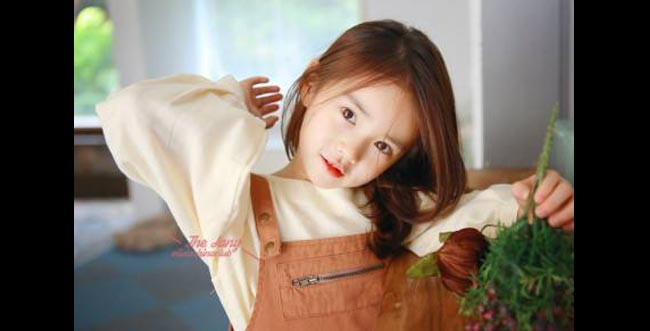 Ở Hàn Quốc, Wonhee cũng rất 'đắt show' chụp mẫu và thời trang. Cô bé hiện đang làm người mẫu ảnh cho nhiều website bán hàng trẻ em online.

