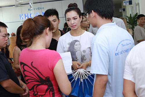 Thuý Hằng mang trung thu tới bệnh nhi ung thư - 8