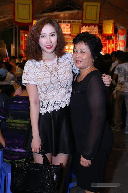 Tuần qua: Hà Hồ lộ ảnh đời thường xinh như ‘em bé’ - 19