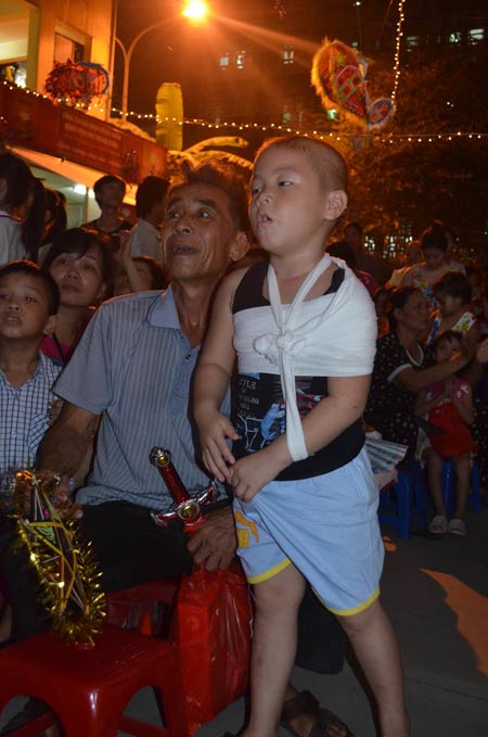 Những em bé đón Trung thu trong bệnh viện - 9