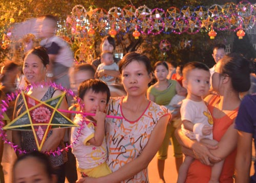 Những em bé đón Trung thu trong bệnh viện - 11