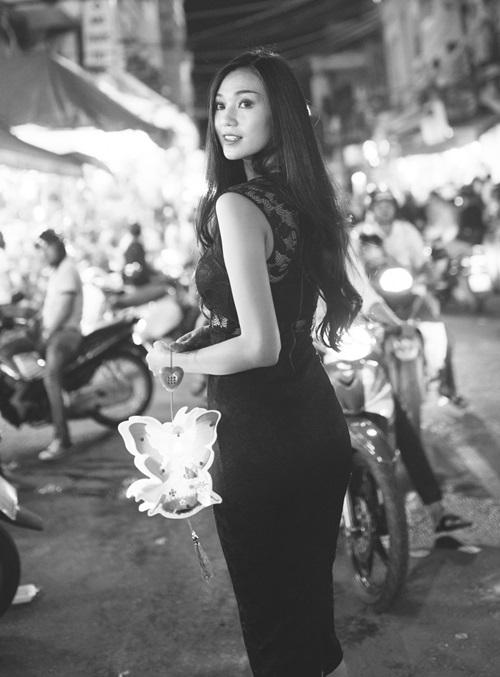 Khánh My gợi cảm với sắc đen tại phố Trung thu - 6