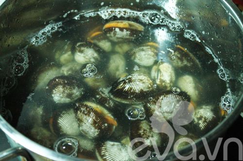 Sò lông xào cà ri cay nồng ăn kèm cơm cháy - 2