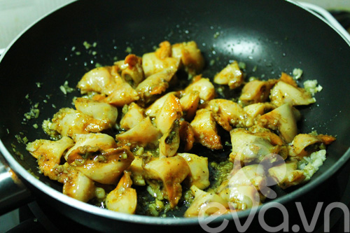 Sò lông xào cà ri cay nồng ăn kèm cơm cháy - 6