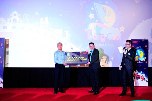 Diễm My 9x thanh lịch tới tiệc Trung Thu cho trẻ em - 7