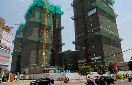 Nhộn nhịp thâu tóm bất động sản - 1