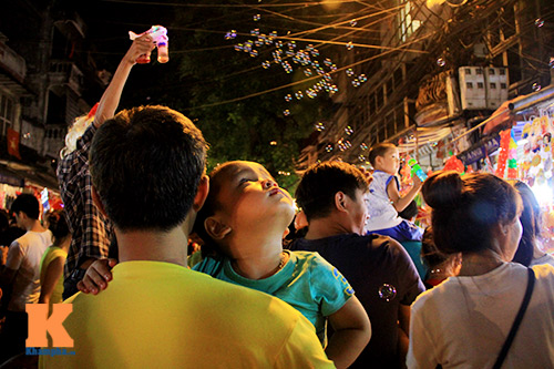 Những hình ảnh đối lập xót lòng trong Tết Trung thu - 4