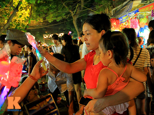 Những hình ảnh đối lập xót lòng trong Tết Trung thu - 7