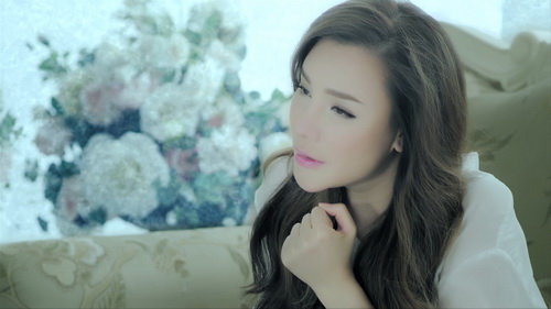 Hồ Quỳnh Hương khóc rơi nước mắt vẫn xinh đẹp - 11