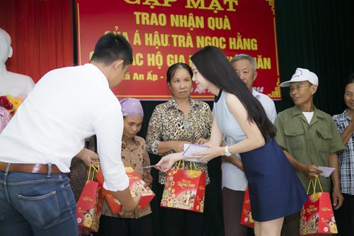Trà Ngọc Hằng vui Trung Thu xuyên Việt với người nghèo - 7